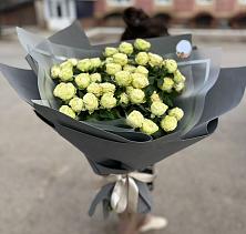 Букет Белые кустовые розы Солинеро в Архаре