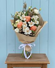 Букет цветов из:  Альстромерии, Лизиантусы, Розы и Хризантемы в Архаре