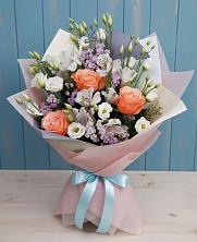 Букет цветов из:  Лизиантусы, Розы, Альстромерии и Гипсофила в Архаре