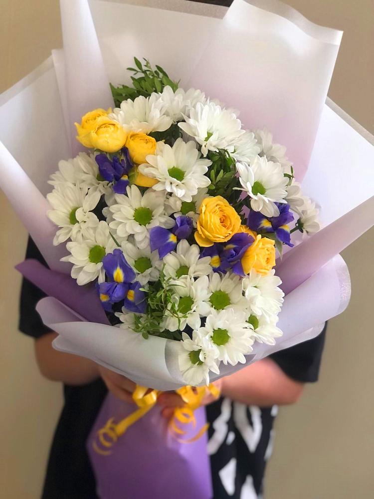 Букет цветов из: Ирисы, Хризантемы и Розы в Архаре