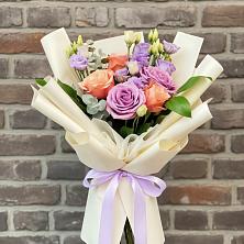 Букет цветов из:  Лизиантусы и Розы в Архаре