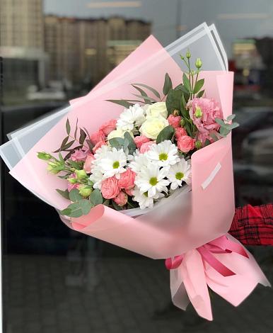 Букет цветов из: Розы, Лизиантусы и Хризантемы в Архаре