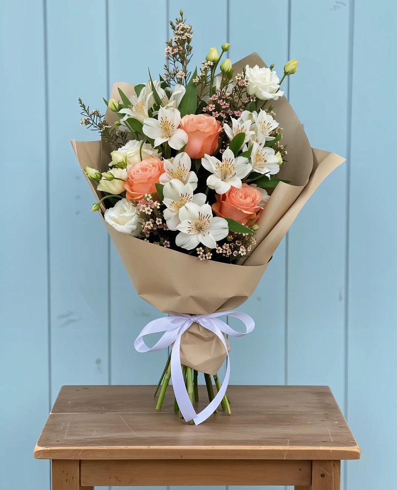 Букет цветов из: Альстромерии, Лизиантусы, Розы и Хризантемы в Архаре